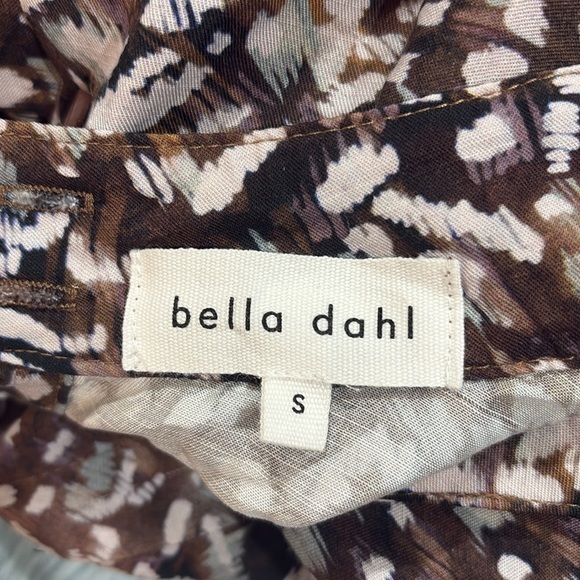 BELLA DAHL MOCK NECK BUTTON BACK TOP - BRUSHED FEATHER PRINT - Picture 3 of 8
